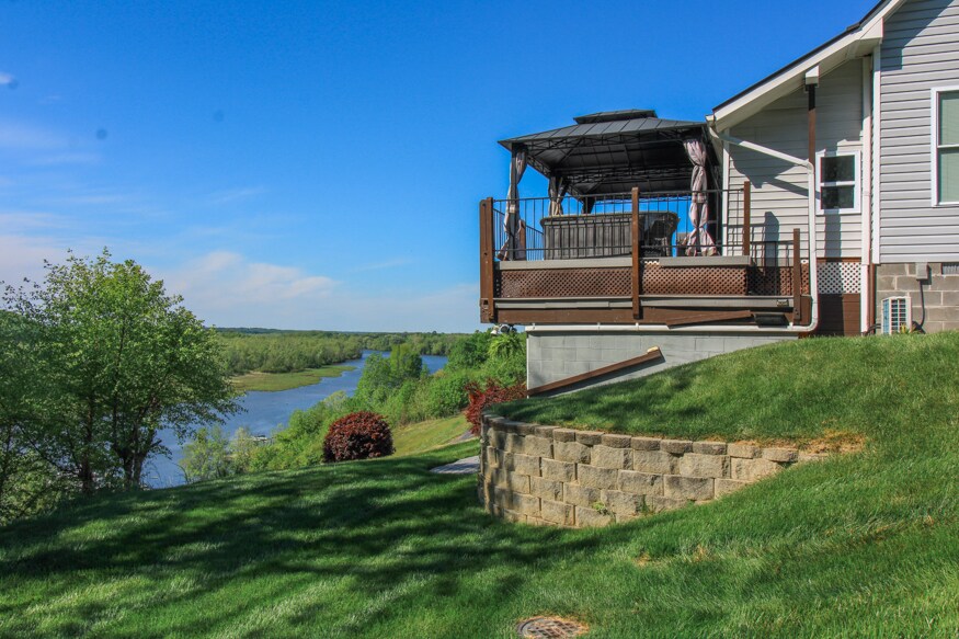 Building Photo - 511 Riverview Ct