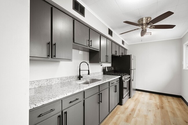 Building Photo - Beautiful 2 bedroom home in South Side Fla...