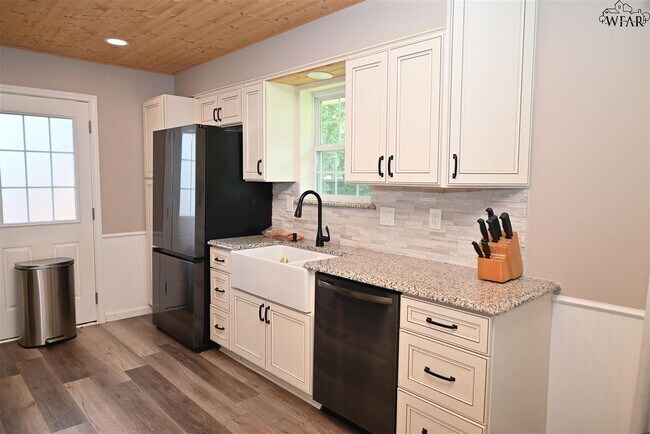 Building Photo - 5707 Hooper Dr