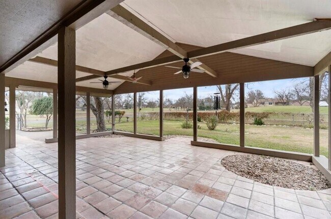 Building Photo - 318 Columbine St