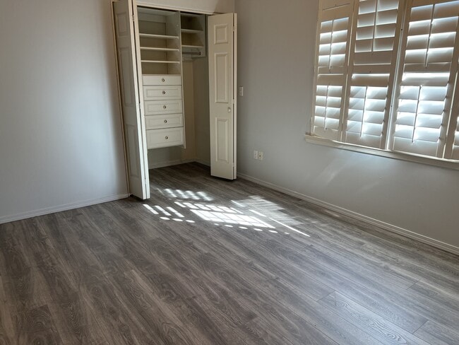 Building Photo - 8662 NE Trafalgar Ln