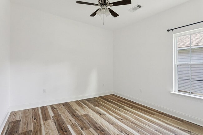 Building Photo - Gem in Slidell with 3br! Must See!