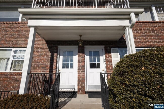 Building Photo - 250 Franklin Turnpike