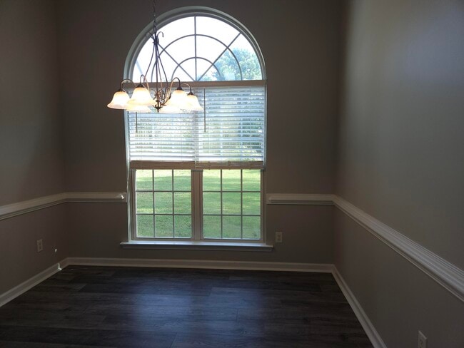 Building Photo - 219 Rainbow Falls