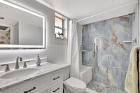 Building Photo - 2812 Garden Dr S