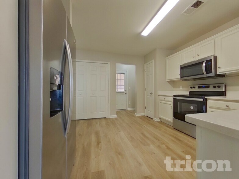 Building Photo - 212 Barnevelder Dr