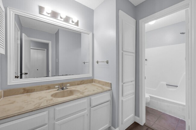 Building Photo - 35 Maywind Ct