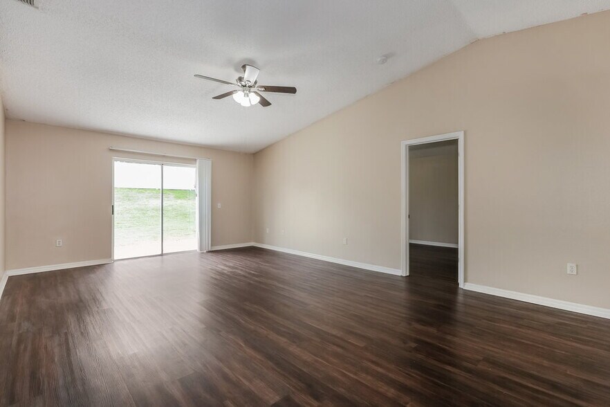 Building Photo - 703 Mountain Top Dr