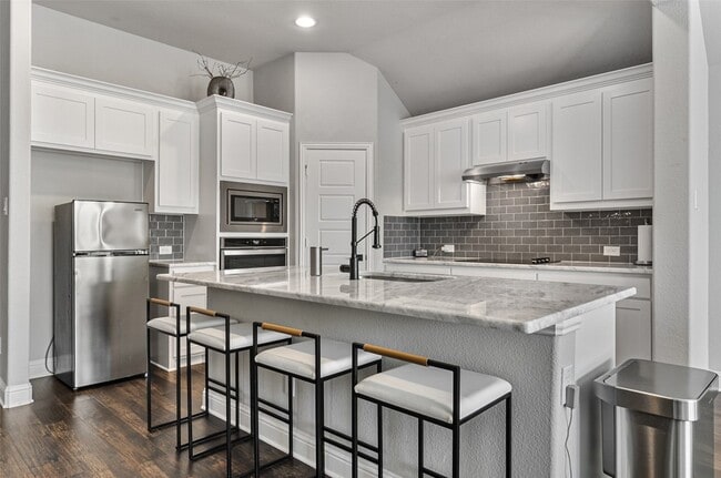 Building Photo - 424 Molly Ln