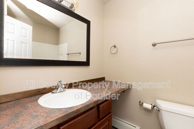 Building Photo - 695 Manhattan Dr