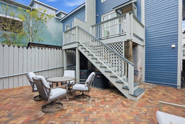 Building Photo - 309 Lorch St