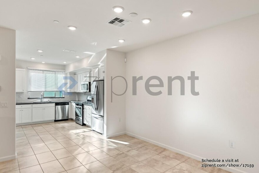 Building Photo - 25390 Parklane Dr