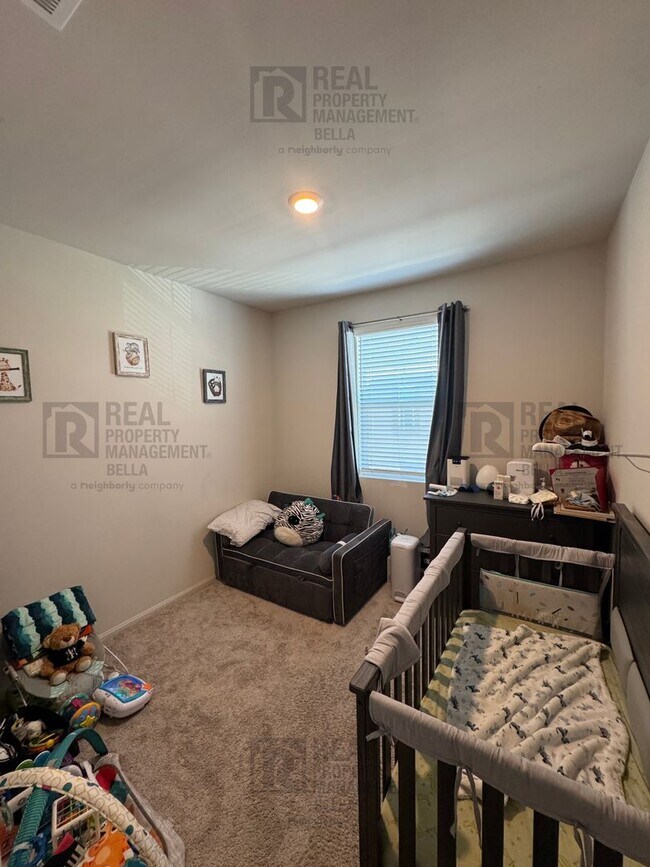 Building Photo - Modern 4-Bedroom Condo with Prime Temecula...