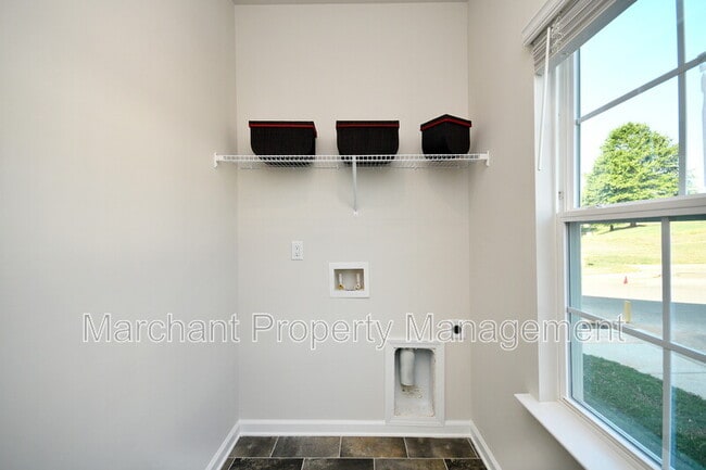 Building Photo - 27 English Ct