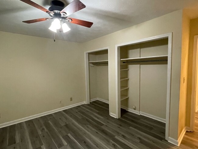 Building Photo - 4912 Valley Dale Ct