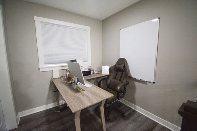 Building Photo - 5 Bed | 3 Bath | Luxury Living at Its Finest