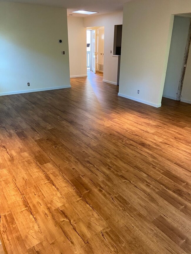 Building Photo - Beautifully Updated 2-bedroom 2 bath Condo...