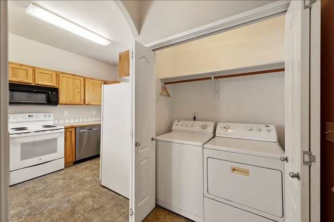 Building Photo - Boise Living at Its Best, A Stylish 3 Bed Home Near BSU, Downtown & the Greenbelt!