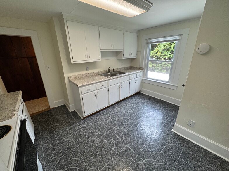 Building Photo - 75 Lanier St