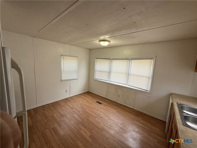 Building Photo - 222 Six Pines Rd