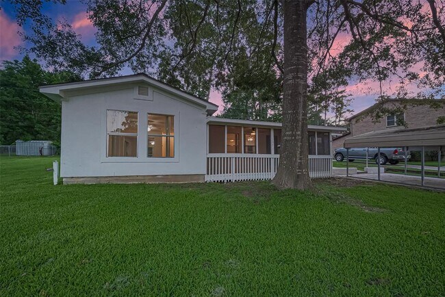 Building Photo - 1372 W Pine Lake Cir