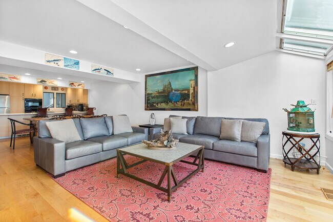 Building Photo - 100 N 8th St