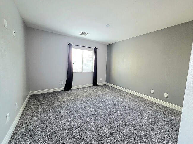 Building Photo - Three-bedroom Single Family