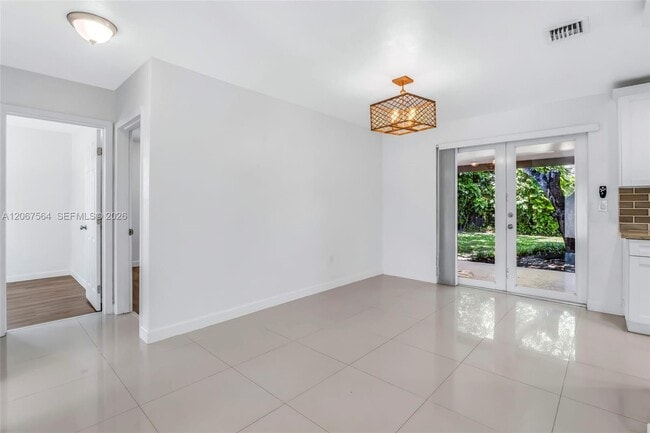 Building Photo - 9841 Dominican Dr