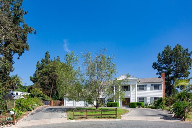 Building Photo - Georgian Colonial in Mt Helix