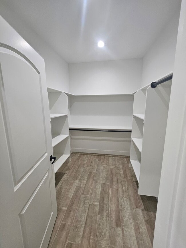 Building Photo - 3 Bedroom Home in Desert Lakes on the Golf Course