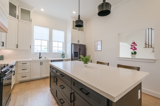 Building Photo - 2017 Lou Ellen Ln