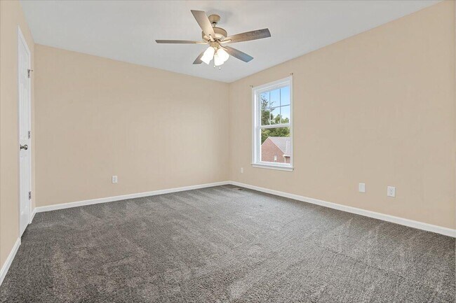 Building Photo - 1618 Ravine Trl