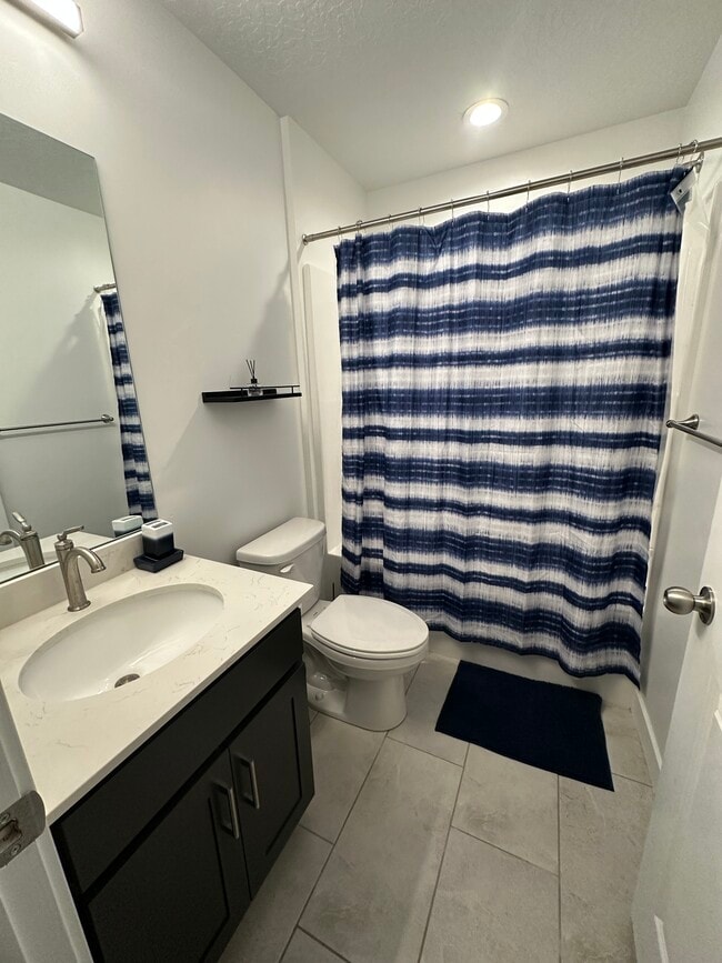 Building Photo - 7083 S Jordan Pkwy W