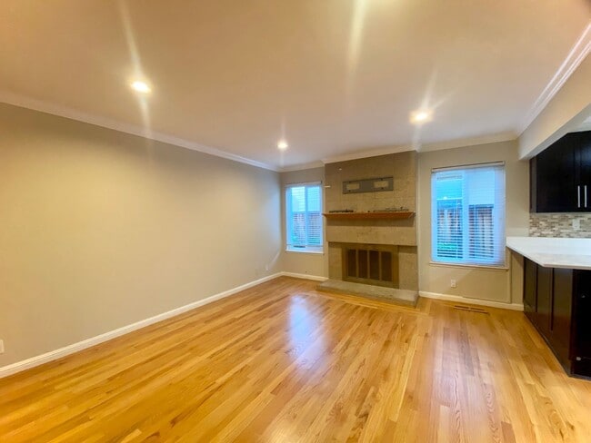 Building Photo - Gorgeous 4-bedroom Home Located in Cameron Hills Neighborhood of Fremont!