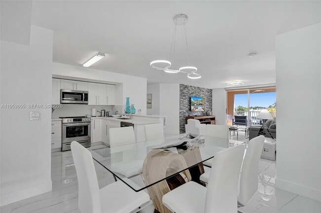 Building Photo - 19601 E Country Club Dr