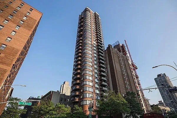 Building Photo - 300e62