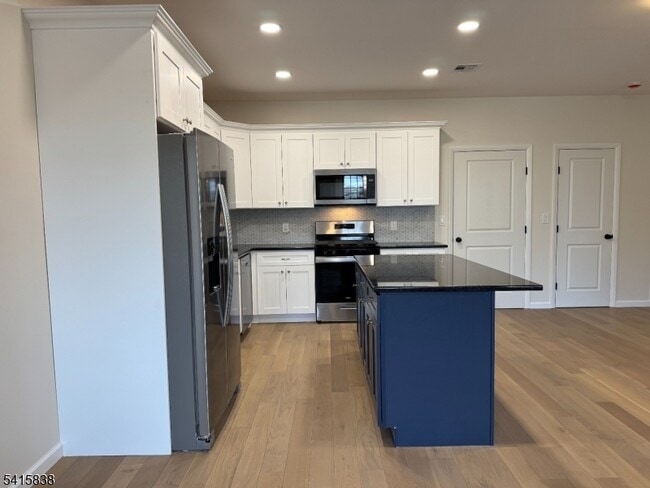 Building Photo - 188 Heckel St