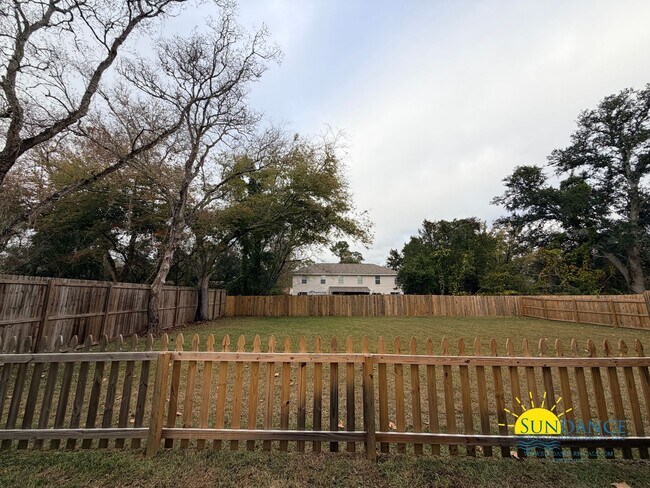 Building Photo - Brand-New 3 Bedroom Townhome in Fort Walton Beach!