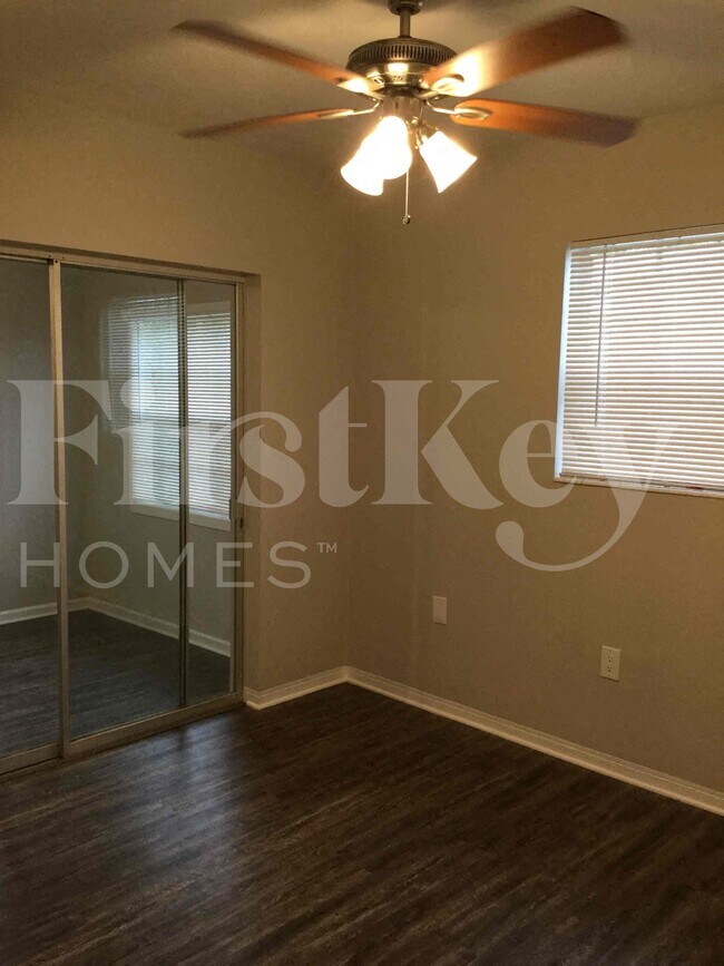 Building Photo - 7925 Indigo St