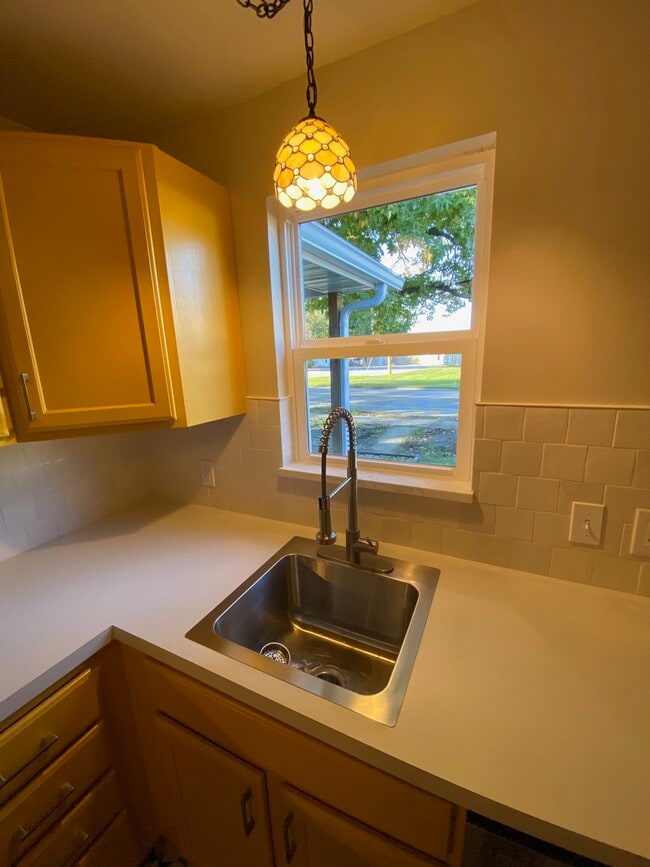 Building Photo - 604 W Worley St