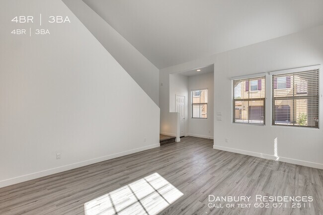 Building Photo - 2635 E Danbury Rd