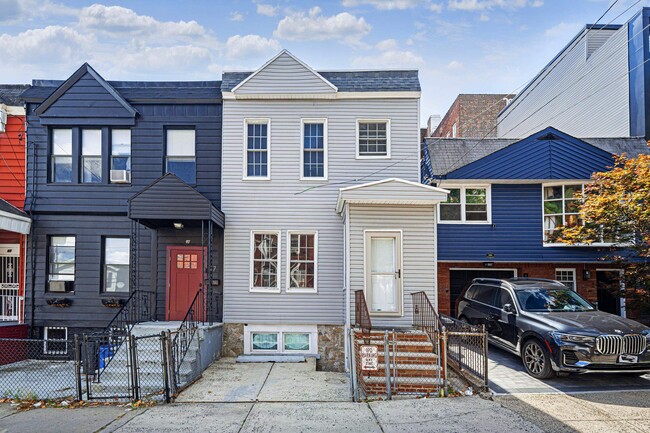 Primary Photo - 99 Jewett Ave