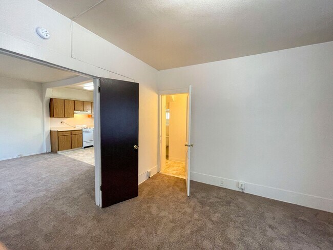 Building Photo - 1324 Summer St