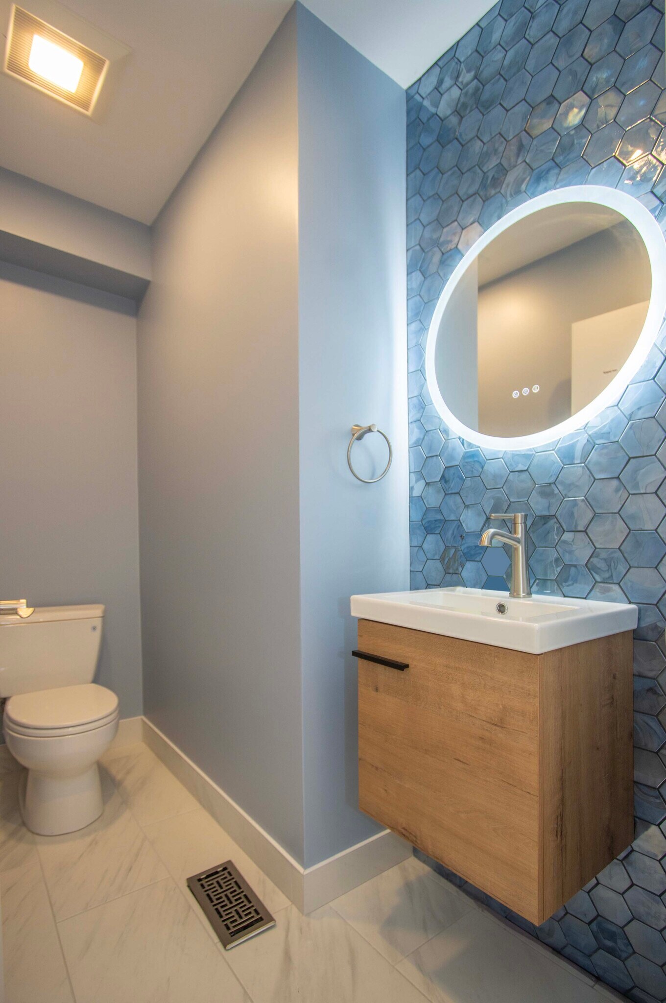 Building Photo - 220A Romain St