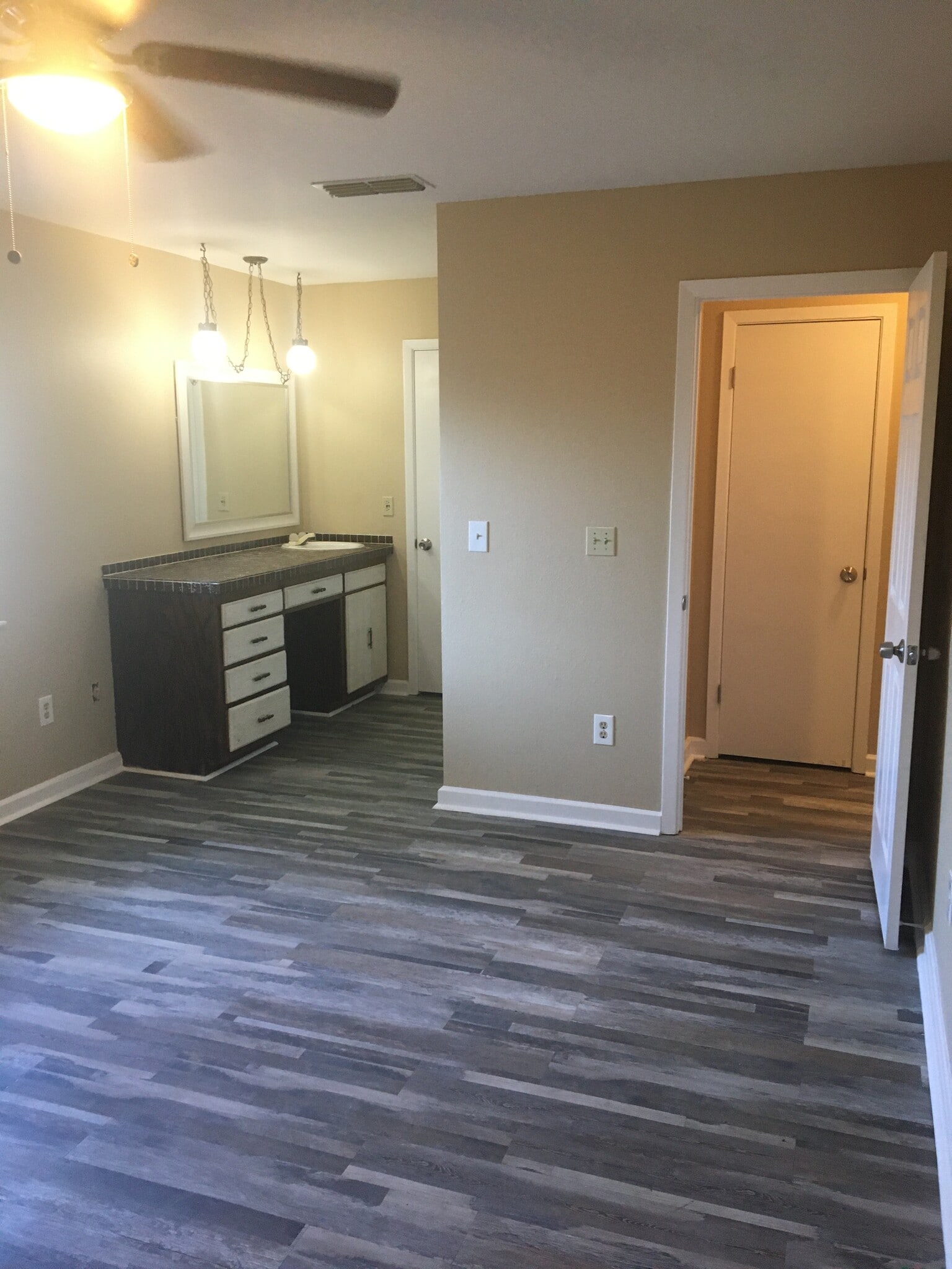 Building Photo - 10845 Eastwood Dr