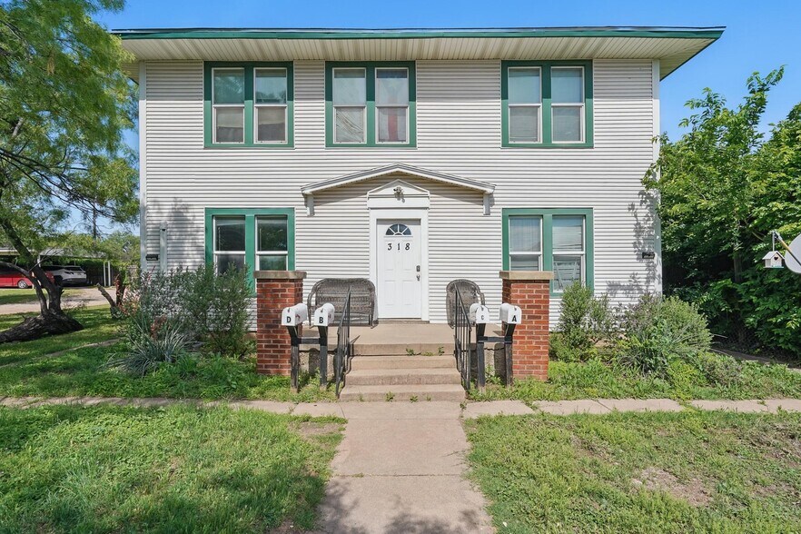 Primary Photo - 318 Palm St