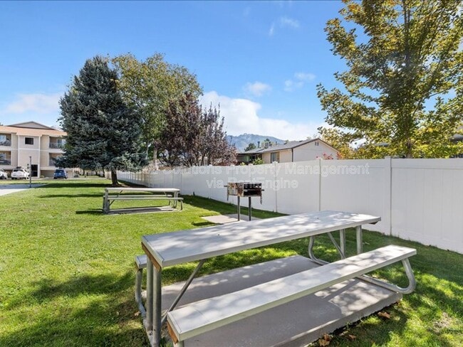 Building Photo - 9132 S Scirlein Dr