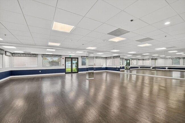 Building Photo - 7076 Huntington Ln