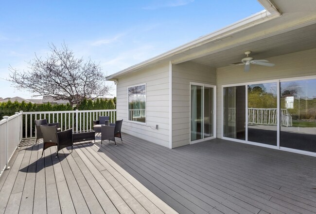 Building Photo - Lakefront Home in Cascade Valley