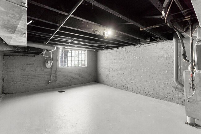 Building Photo - 2505 E Fayette St